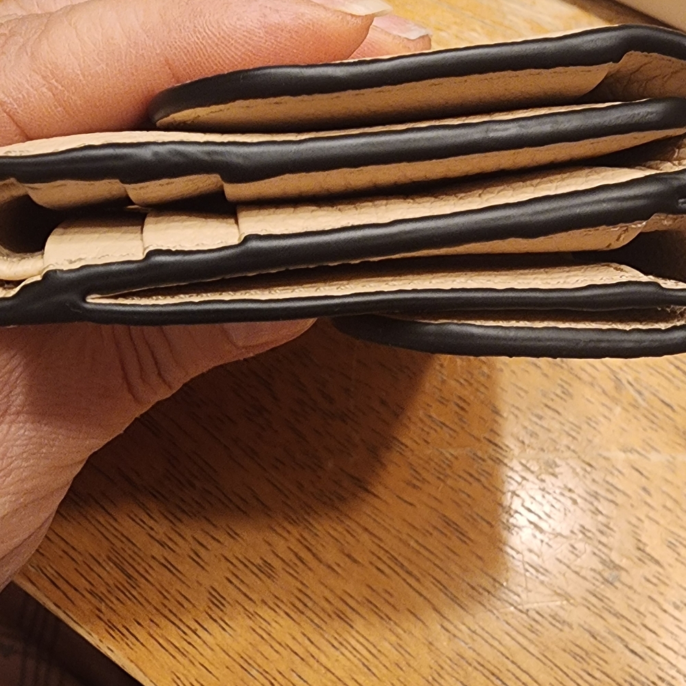 Chloé Alphabet Small Tri-Fold Wallet crafted from grained calfskin New Unused - Picture 7 of 16
